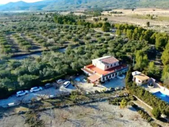 7-bedroom Villa In Moratalla, Spain (318 M²)