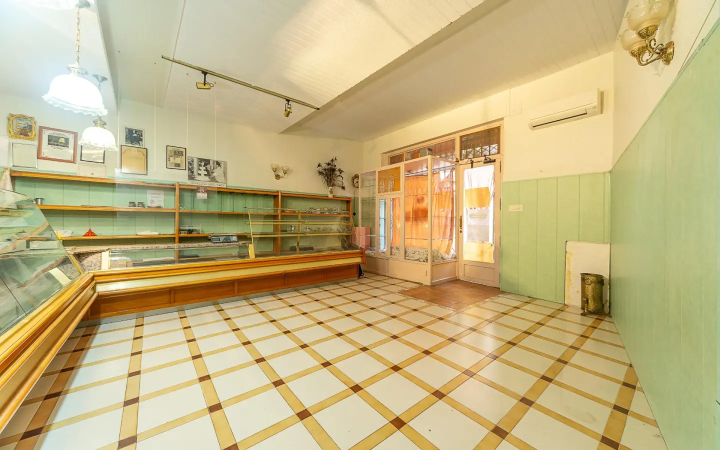 Commercial Unit In Novelda, Spain (150 M²)