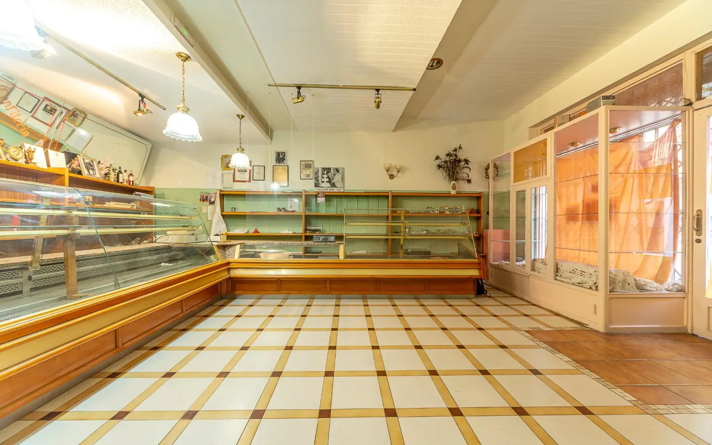 Commercial Unit In Novelda, Spain (150 M²)