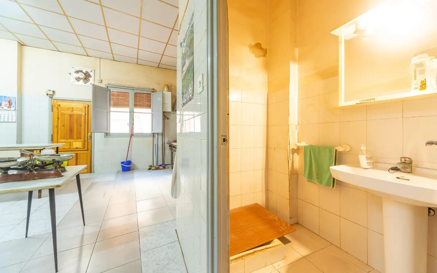 Commercial Unit In Novelda, Spain (150 M²)
