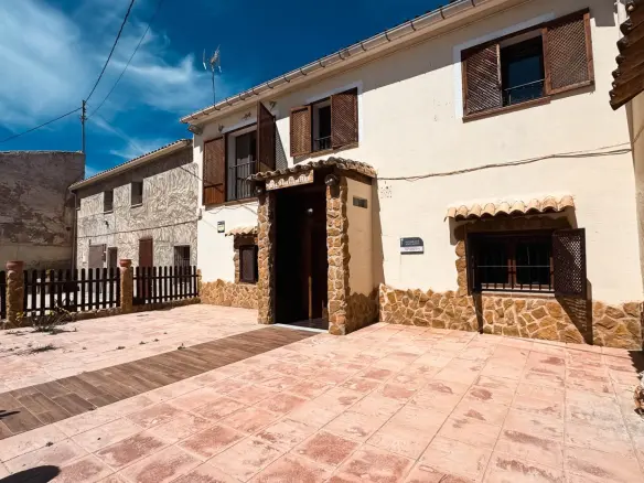 2-bedroom House In Monovar – Monover, Spain (375 M²)