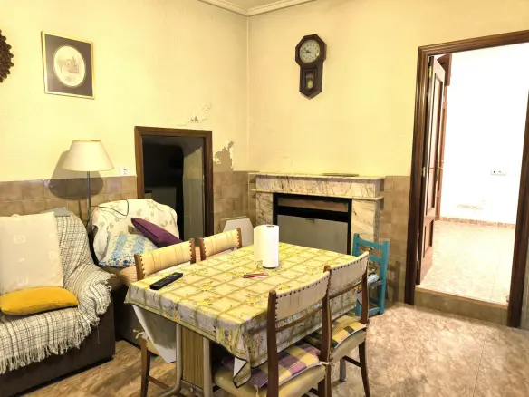 5-bedroom Village House In Algueña, Spain (153 M²)