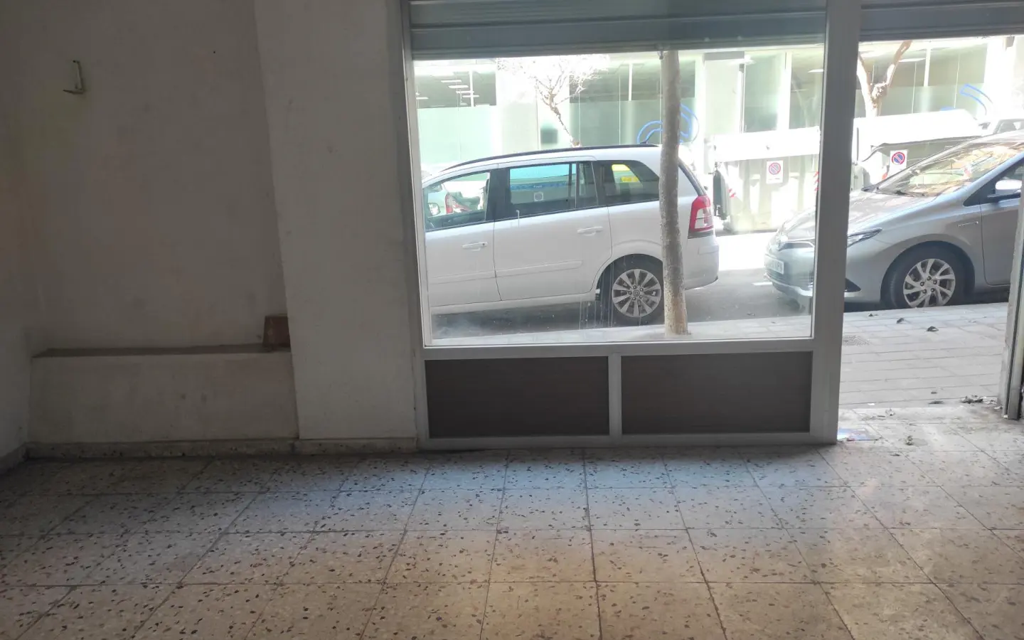 Commercial Unit 140 M² In Alicante, Spain