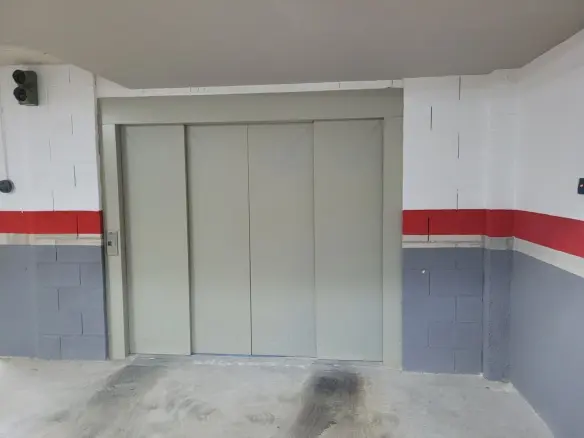 Garage In Alicante, Spain (22 M²)