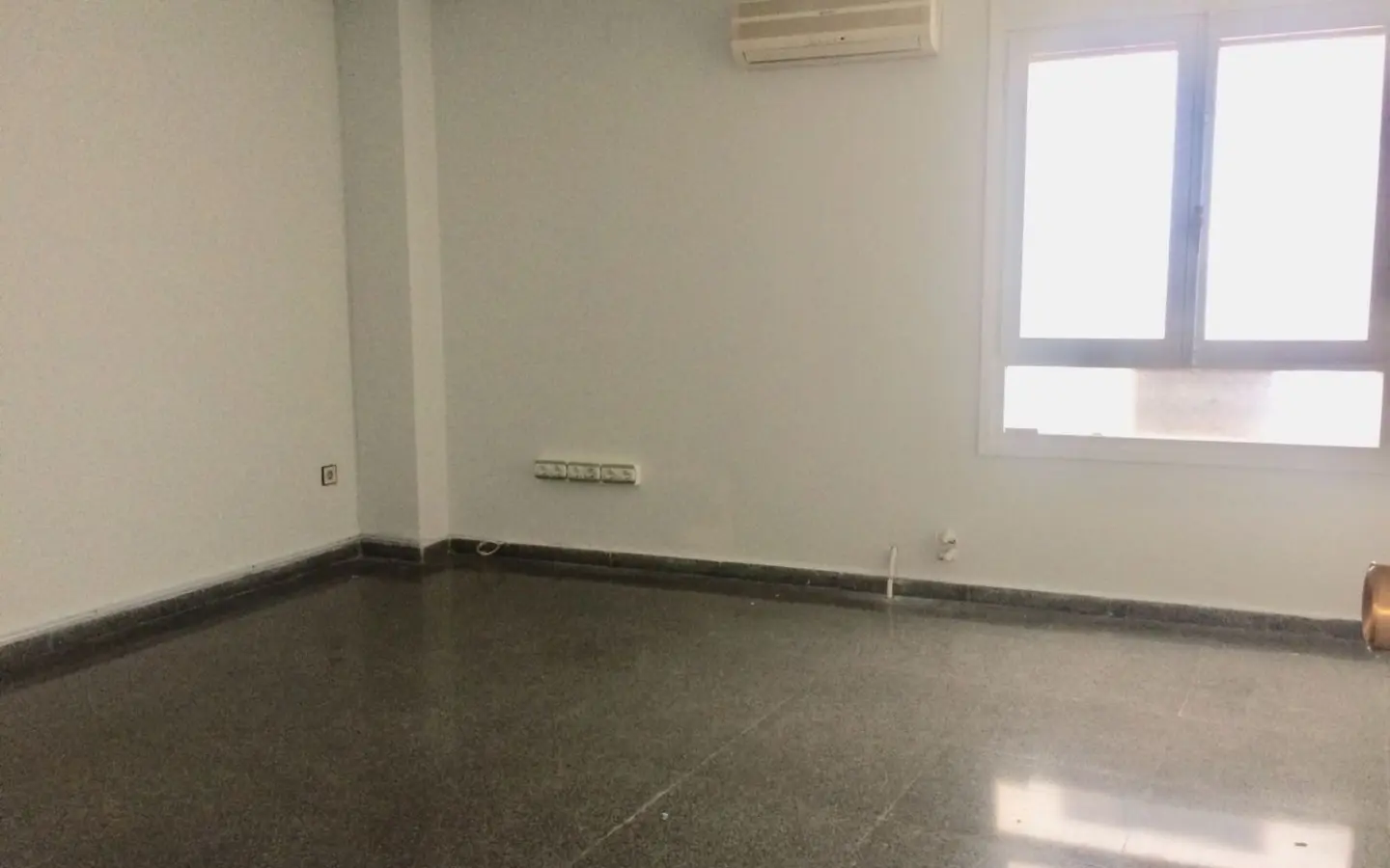 1-bedroom Office In Elche, Spain (40 M²)