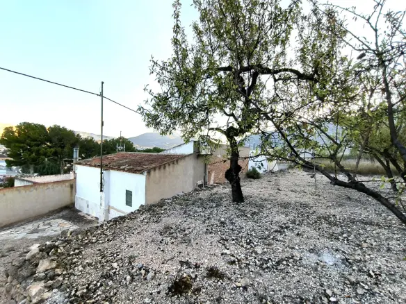 5-bedroom Village House In Algueña, Spain (153 M²)