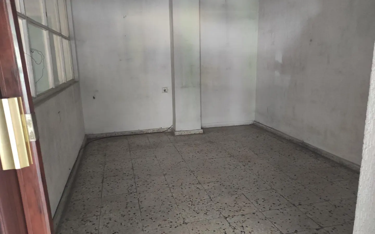 Commercial Unit 140 M² In Alicante, Spain