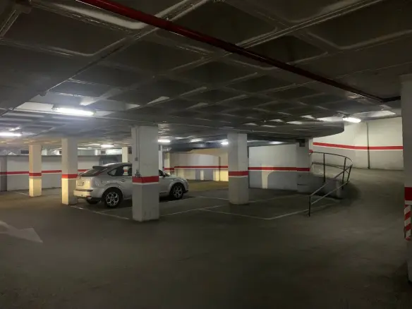 Garage In Elche, Spain (18 M²)