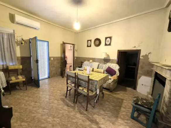 5-bedroom Village House In Algueña, Spain (153 M²)