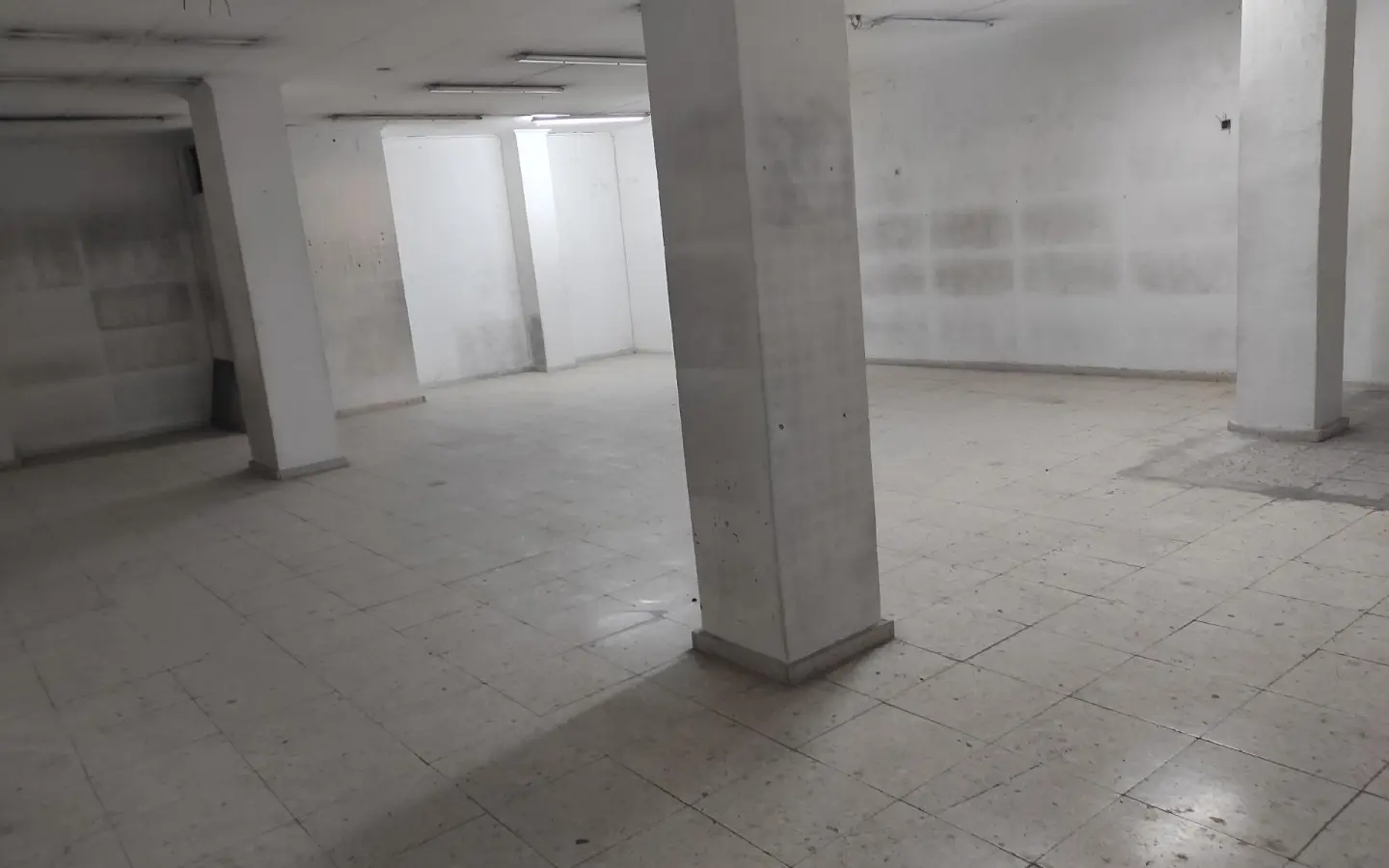 Commercial Unit 140 M² In Alicante, Spain