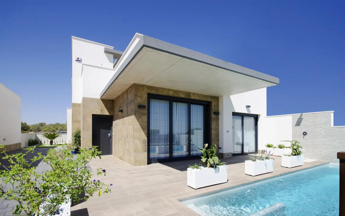 3-bedroom Villa In San Miguel De Salinas, Spain (144 M²)