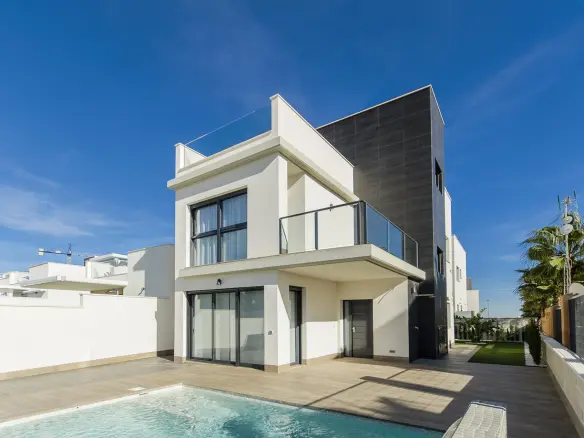 3-bedroom Villa In San Miguel De Salinas, Spain (144 M²)