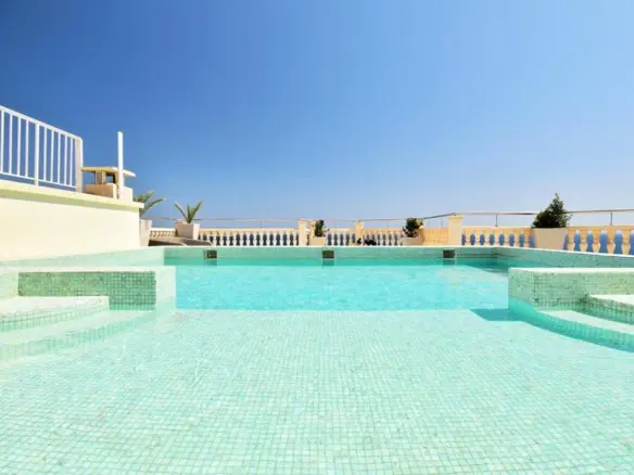 24-bedroom Hotel In Benidorm, Spain (2.451 M²)