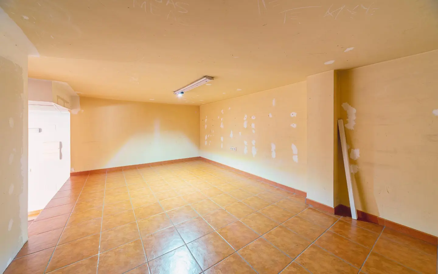 Commercial Unit In Mula, Spain (130 M²)