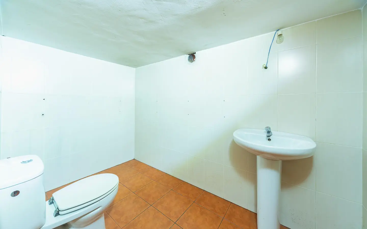 Commercial Unit In Mula, Spain (130 M²)