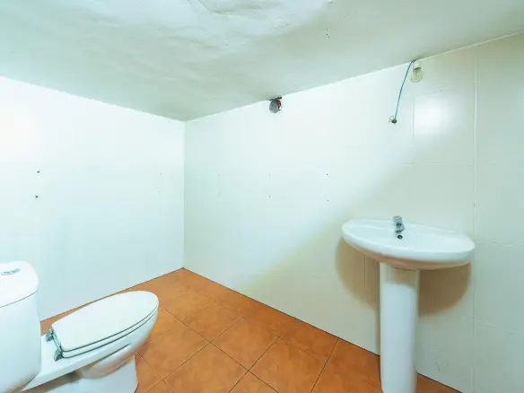 Commercial Unit In Mula, Spain (130 M²)