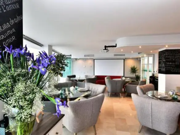 24-bedroom Hotel In Benidorm, Spain (2.451 M²)