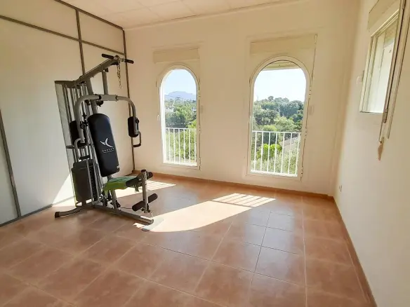 7-bedroom Villa In Benidorm, Spain (926 M²)