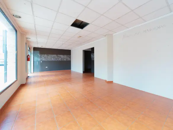 Commercial Unit In Mula, Spain (130 M²)