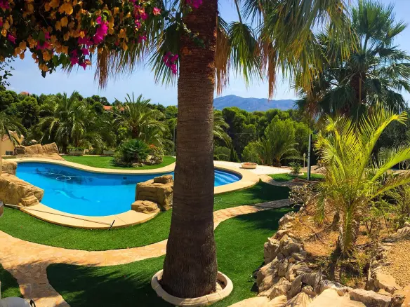 7-bedroom Villa In Benidorm, Spain (926 M²)