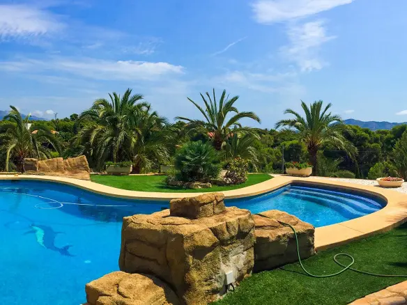 7-bedroom Villa In Benidorm, Spain (926 M²)
