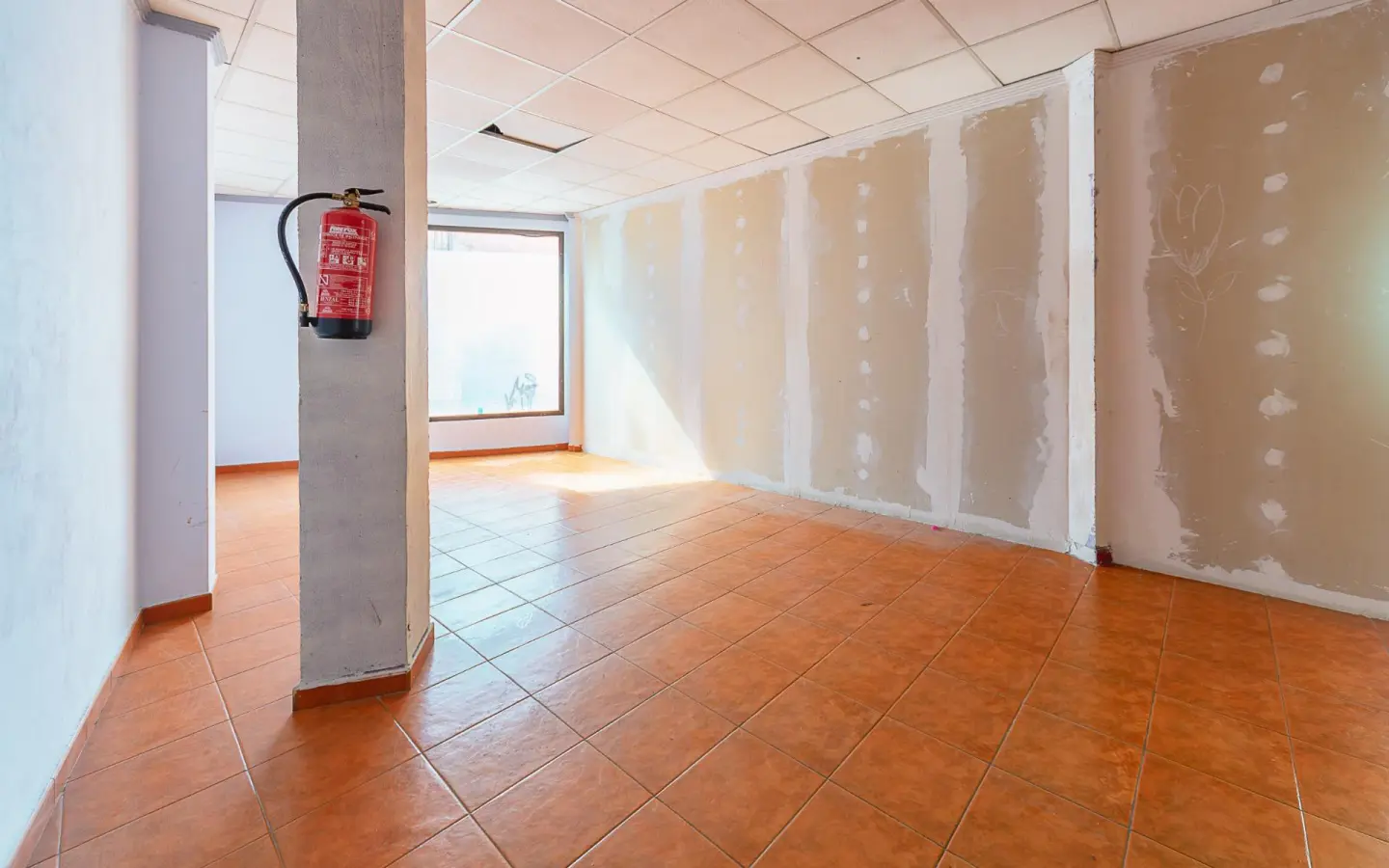 Commercial Unit In Mula, Spain (130 M²)