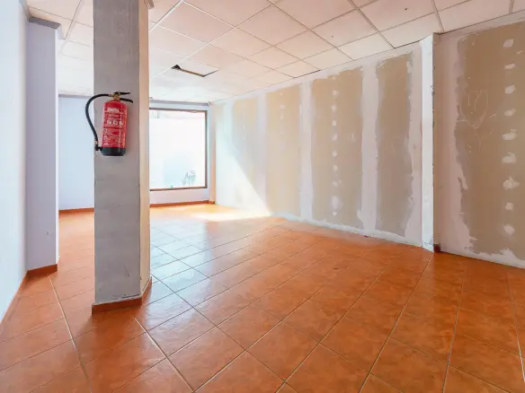 Commercial Unit In Mula, Spain (130 M²)