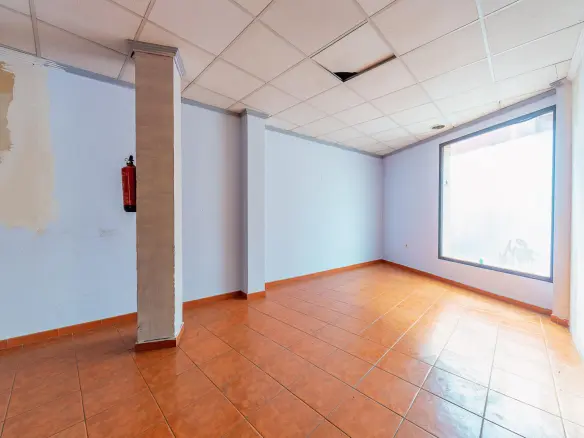 Commercial Unit In Mula, Spain (130 M²)