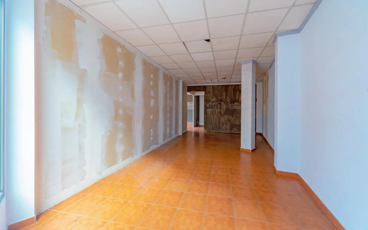 Commercial Unit In Mula, Spain (130 M²)