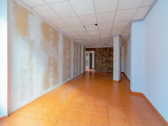 Commercial Unit In Mula, Spain (130 M²)