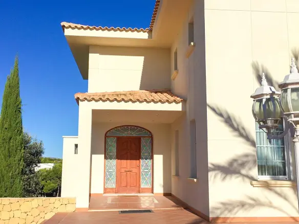 7-bedroom Villa In Benidorm, Spain (926 M²)
