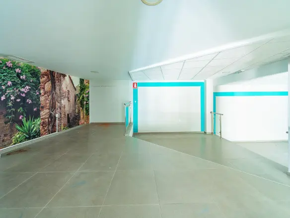 Commercial Unit In Mula, Spain (172 M²)