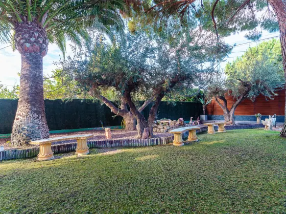 5-bedroom Villa In Elda, Spain (666 M²)
