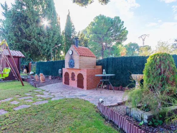 5-bedroom Villa In Elda, Spain (666 M²)