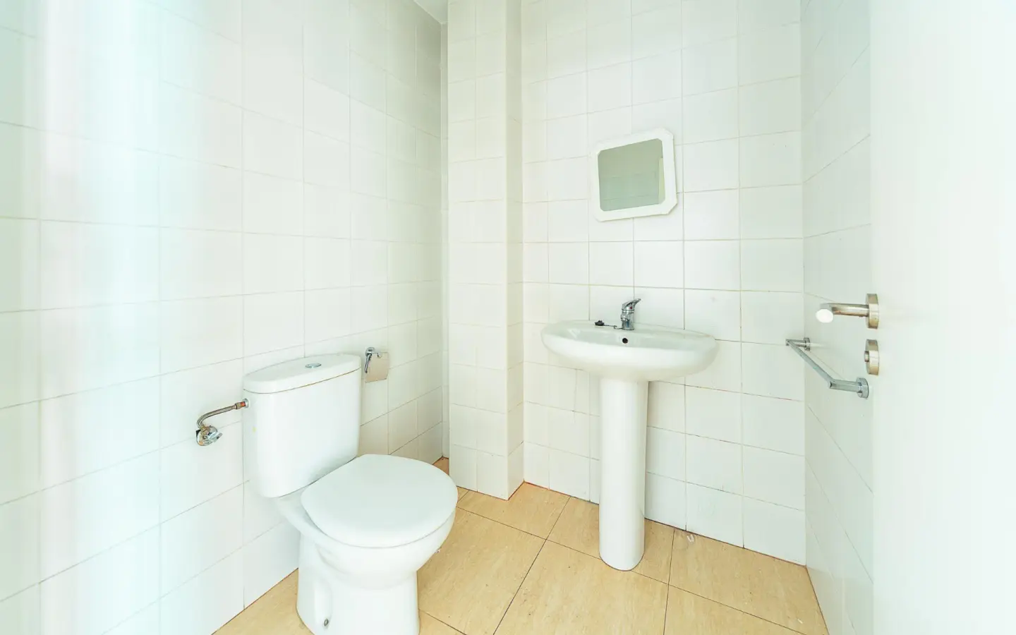 Commercial Unit In Mula, Spain (172 M²)