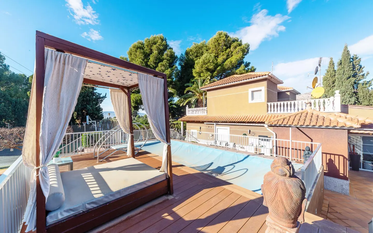 5-bedroom Villa In Elda, Spain (666 M²)