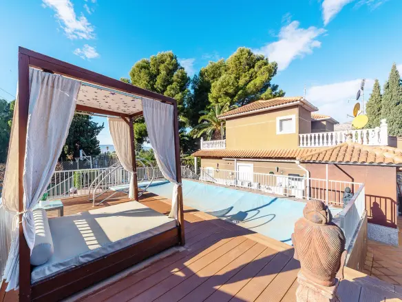 5-bedroom Villa In Elda, Spain (666 M²)