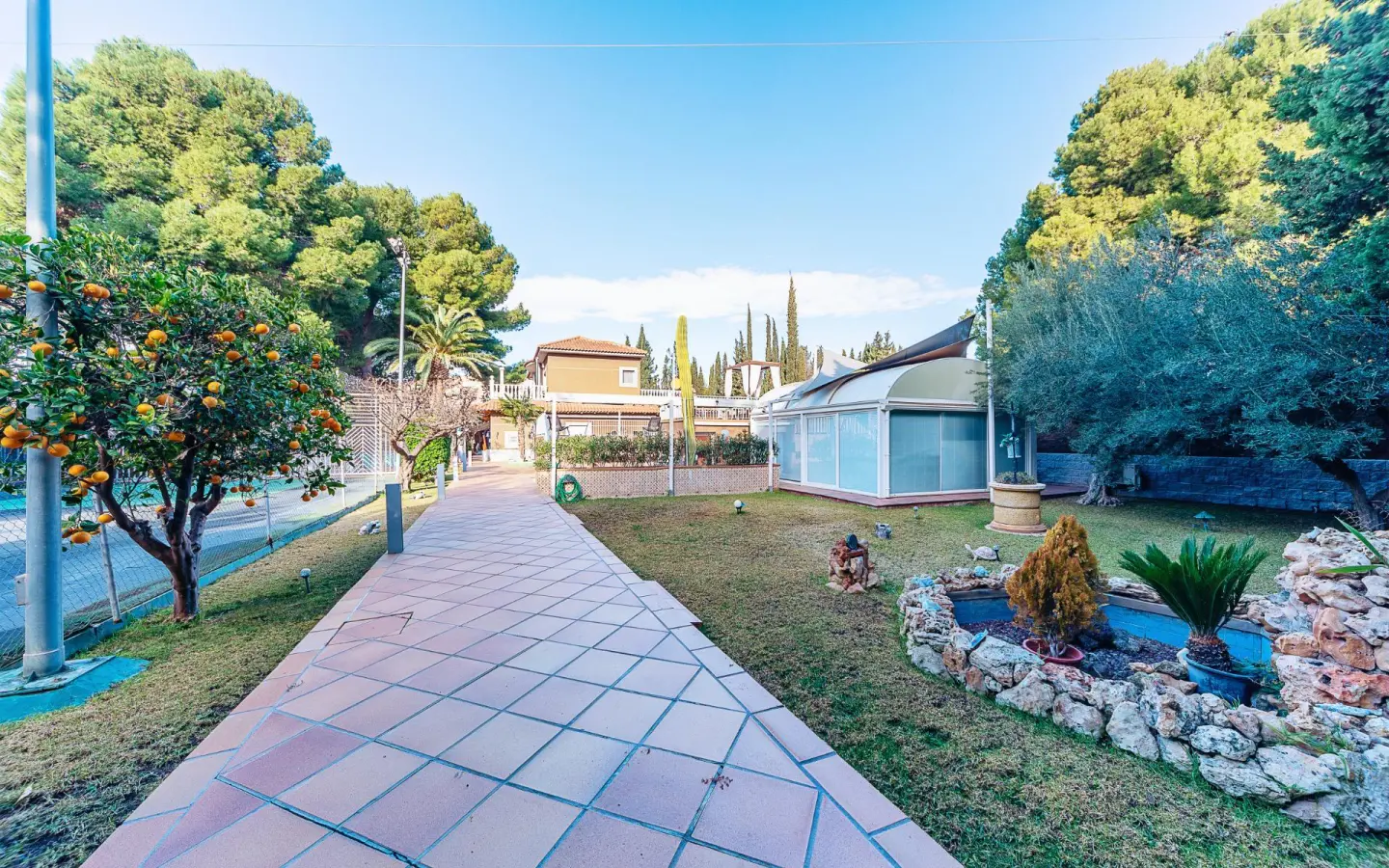 5-bedroom Villa In Elda, Spain (666 M²)