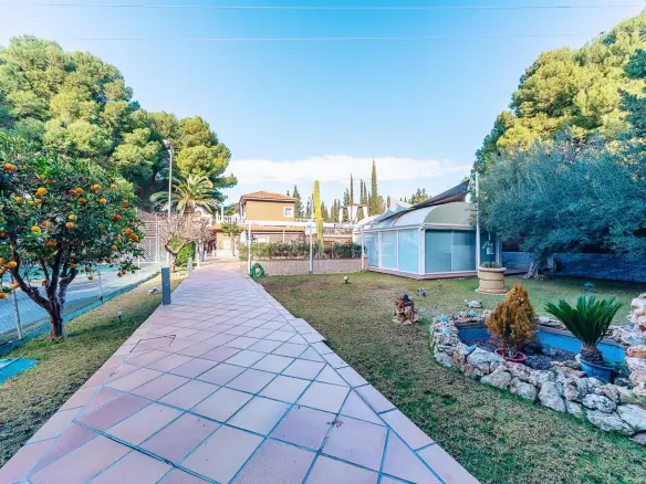 5-bedroom Villa In Elda, Spain (666 M²)