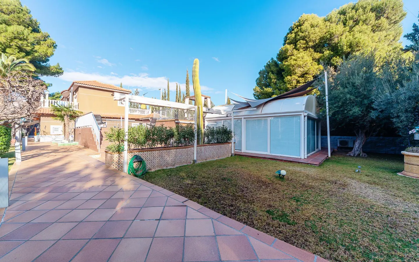 5-bedroom Villa In Elda, Spain (666 M²)