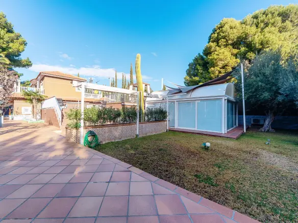 5-bedroom Villa In Elda, Spain (666 M²)