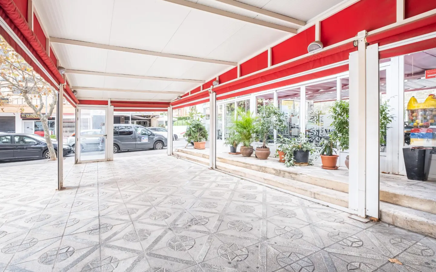 Business In Benidorm, Spain (72 M²)