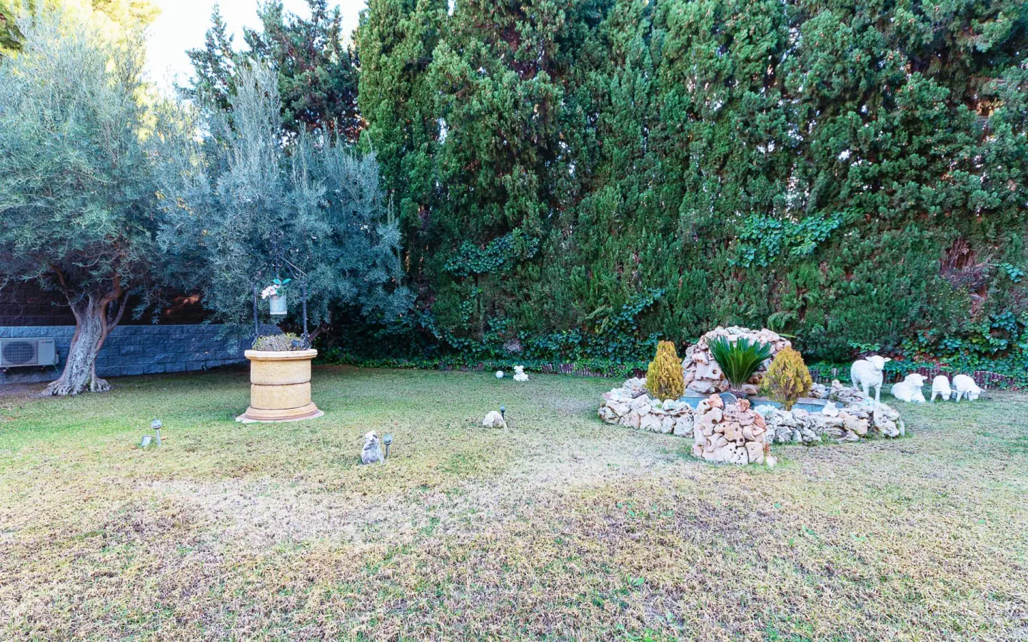5-bedroom Villa In Elda, Spain (666 M²)