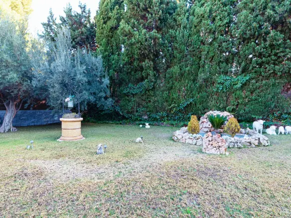 5-bedroom Villa In Elda, Spain (666 M²)