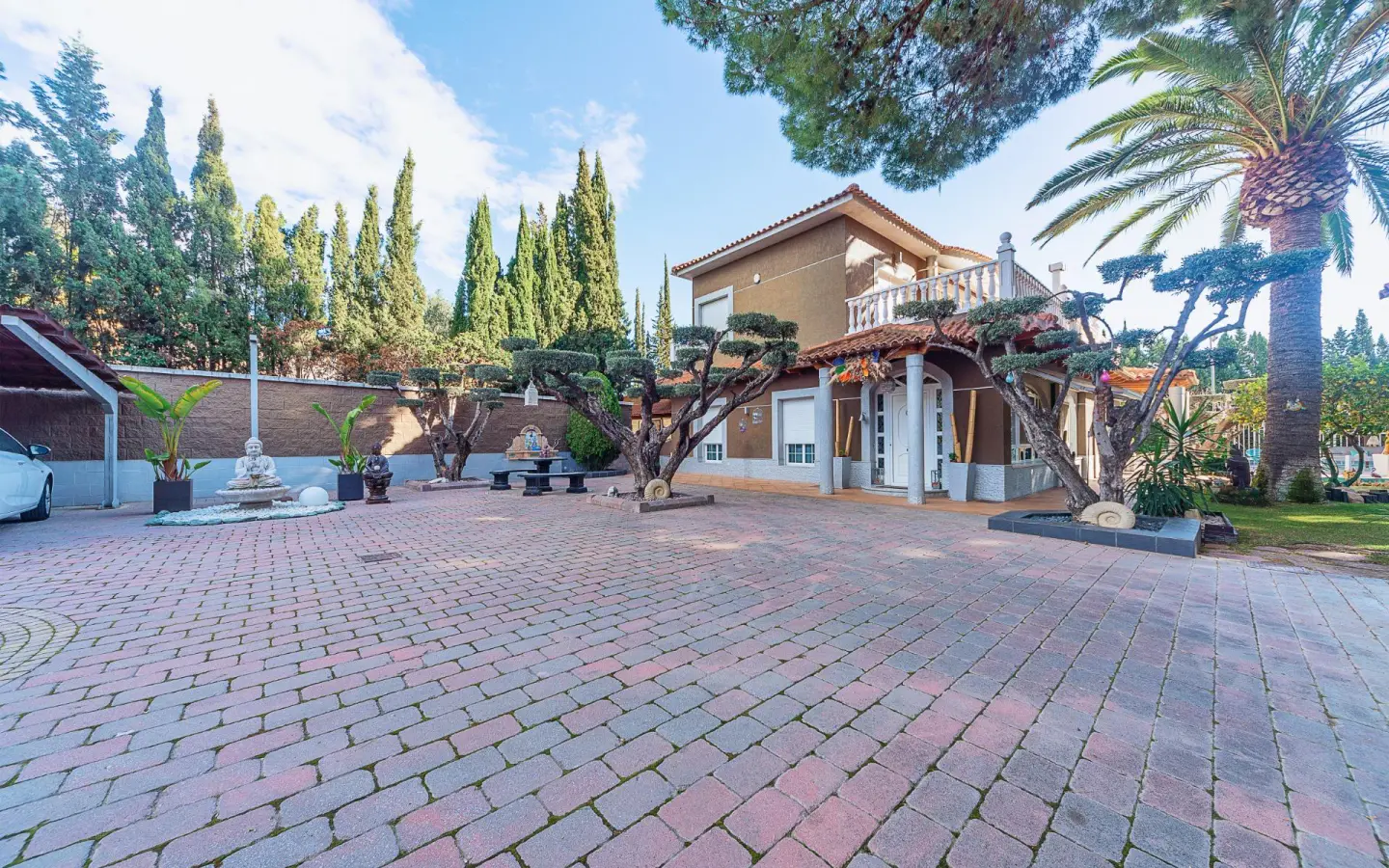 5-bedroom Villa In Elda, Spain (666 M²)