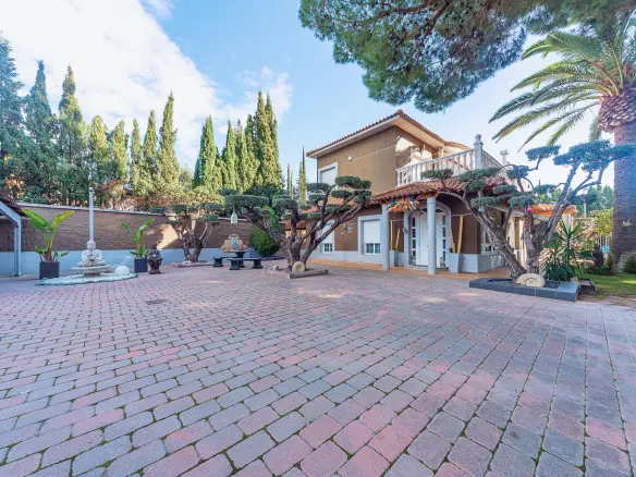 5-bedroom Villa In Elda, Spain (666 M²)