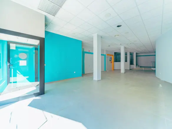 Commercial Unit In Mula, Spain (172 M²)