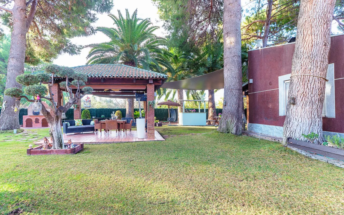 5-bedroom Villa In Elda, Spain (666 M²)