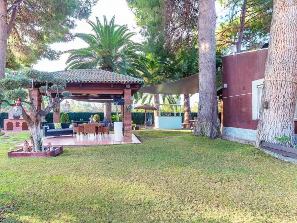 5-bedroom Villa In Elda, Spain (666 M²)