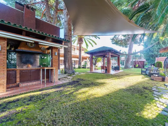 5-bedroom Villa In Elda, Spain (666 M²)